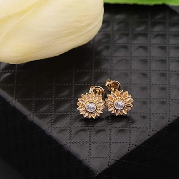 NWOT 18K yellow gold plated sunflower 🌻 earrings - Picture 4 of 4